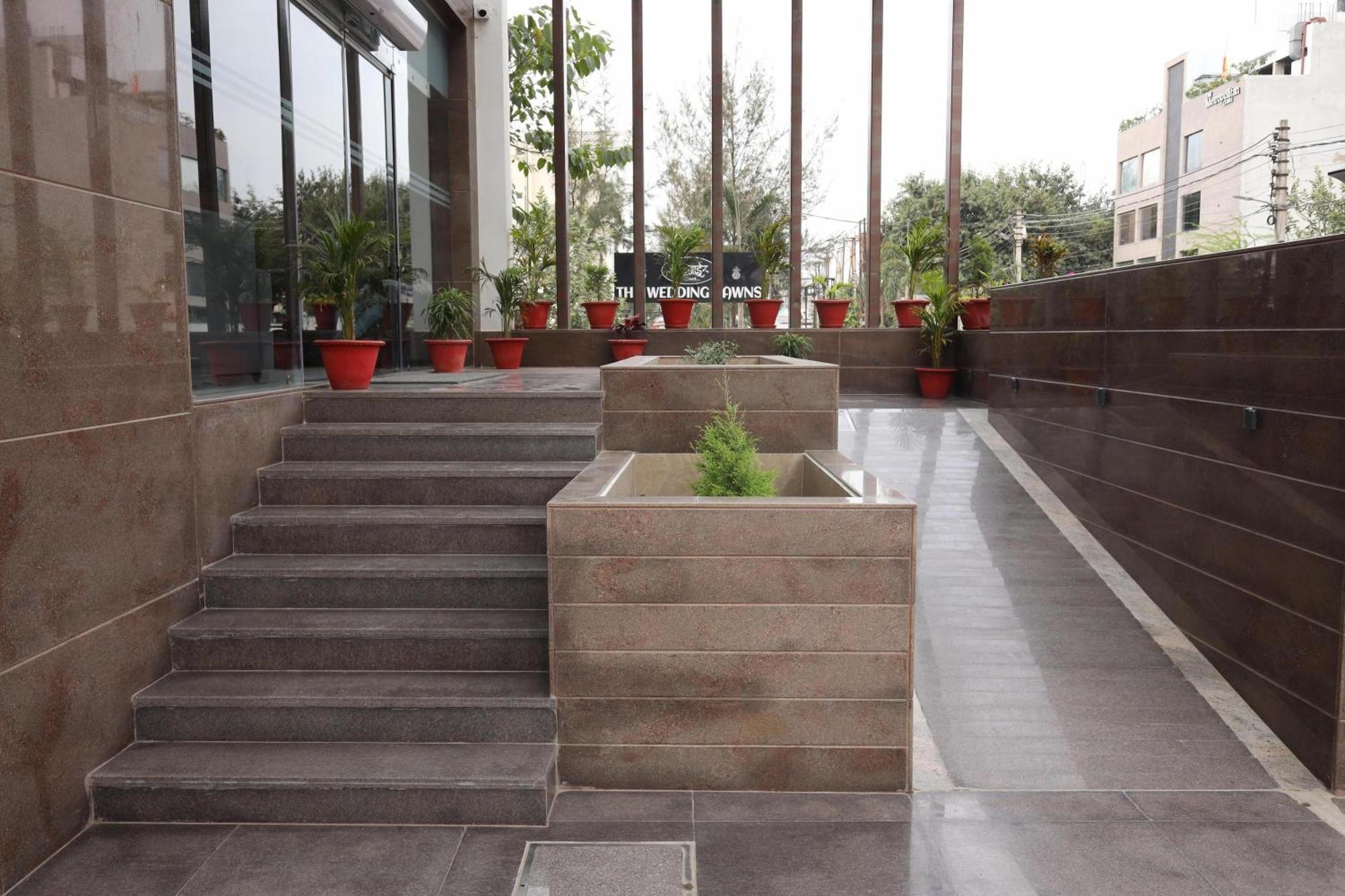 The Royal Legacy Hotel Lucknow Eksteriør billede
