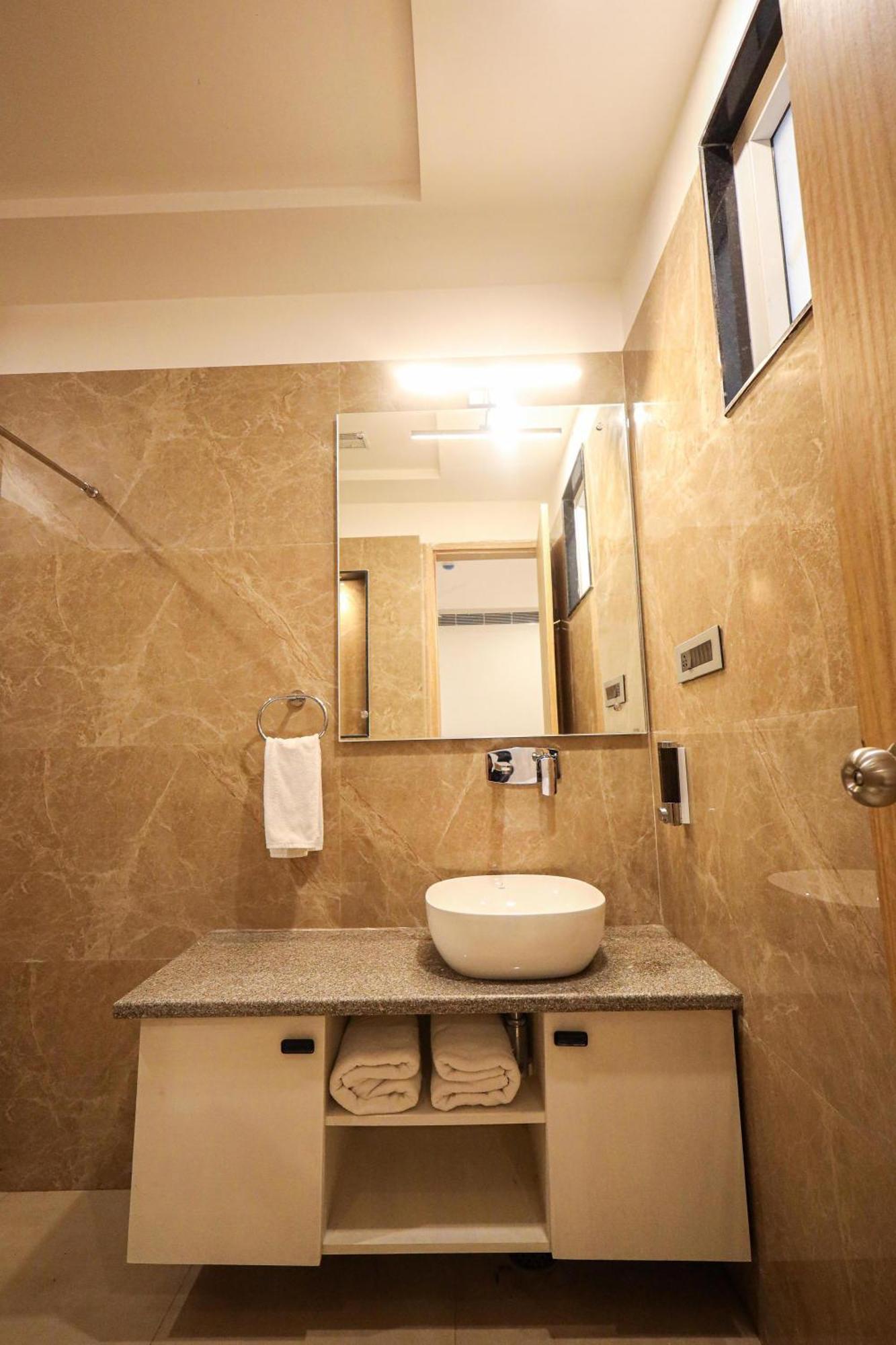 The Royal Legacy Hotel Lucknow Eksteriør billede