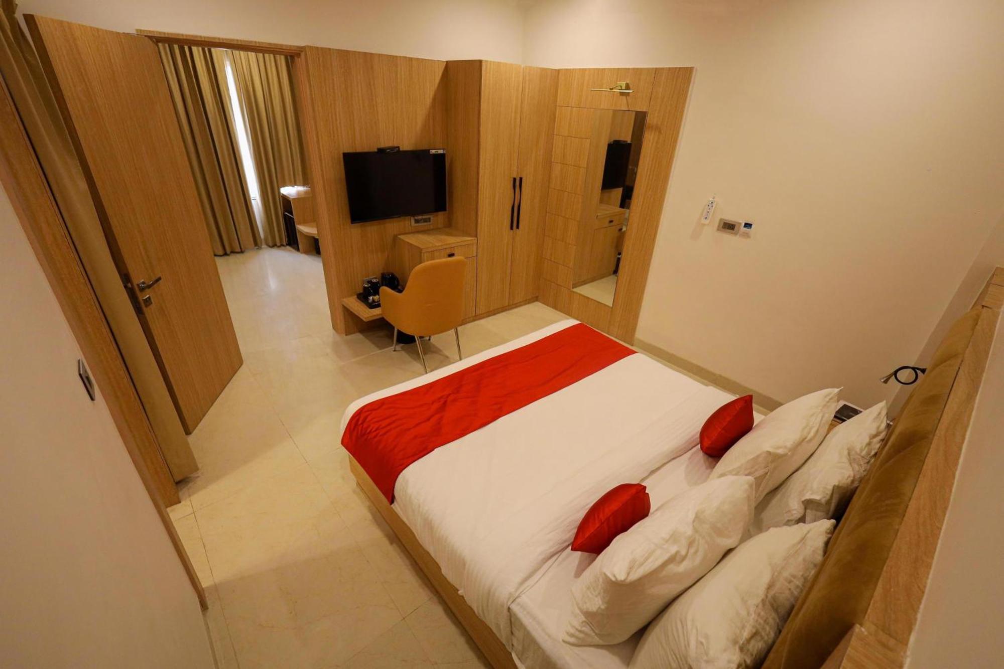 The Royal Legacy Hotel Lucknow Eksteriør billede
