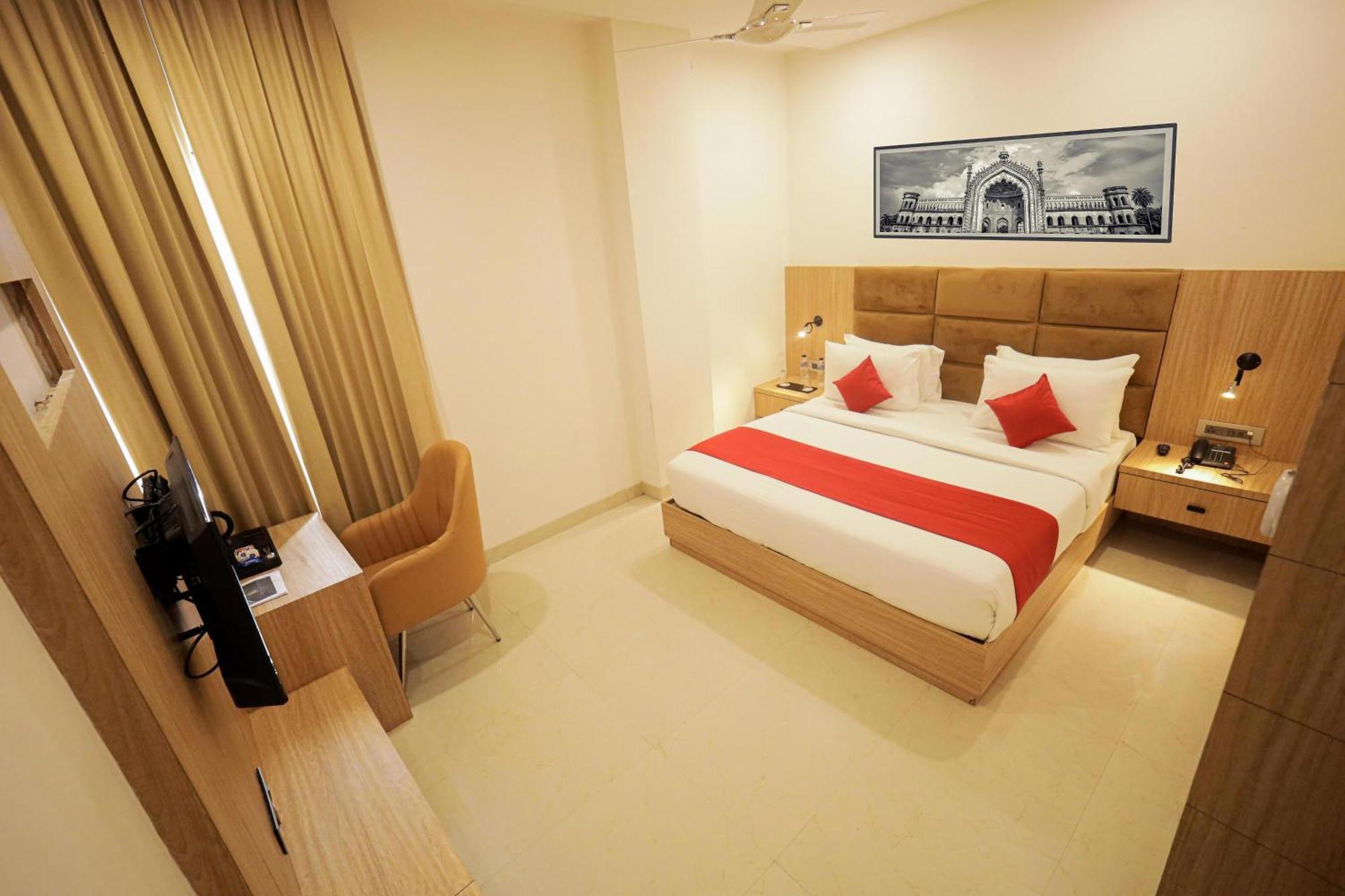 The Royal Legacy Hotel Lucknow Eksteriør billede