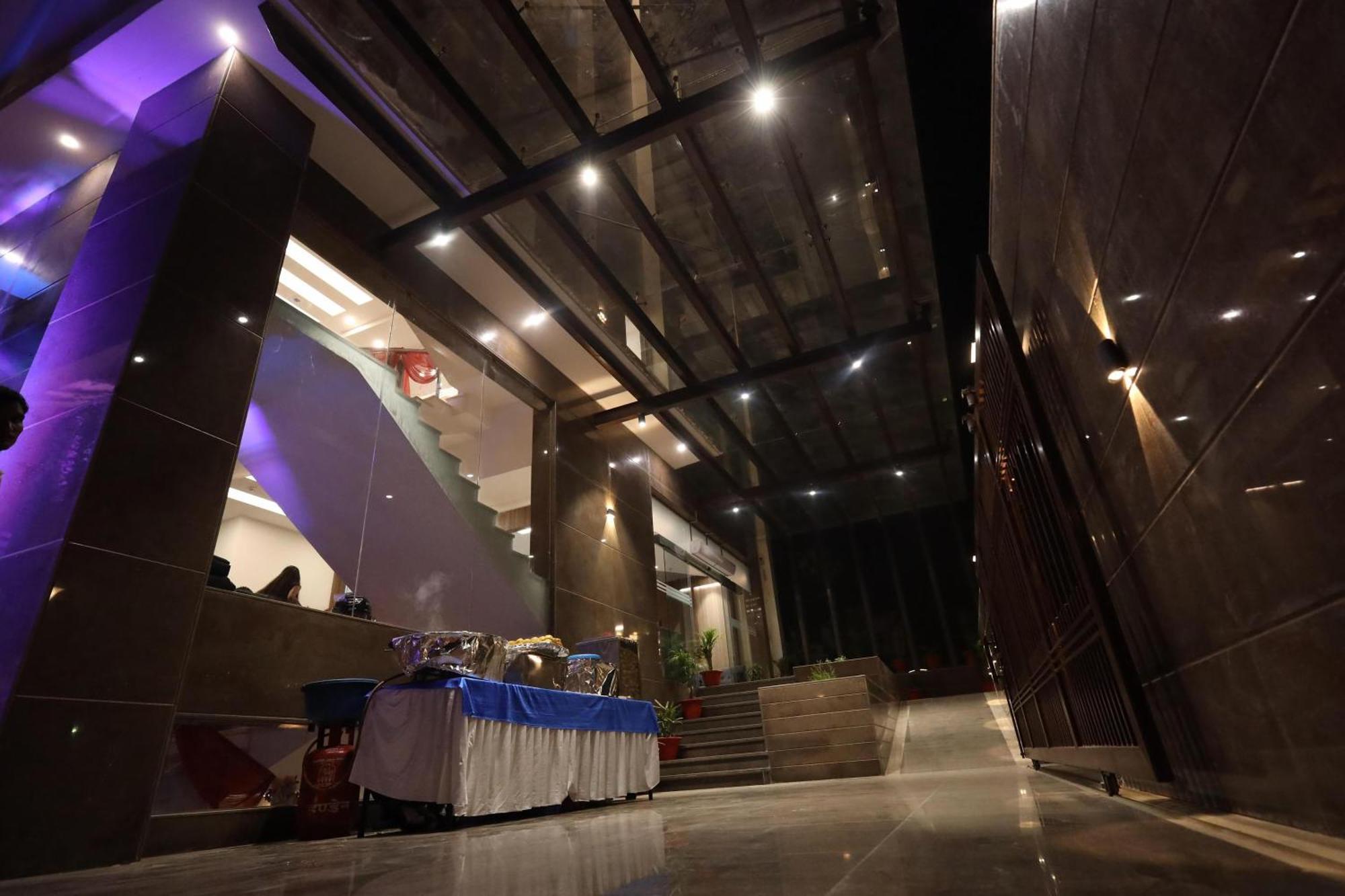 The Royal Legacy Hotel Lucknow Eksteriør billede