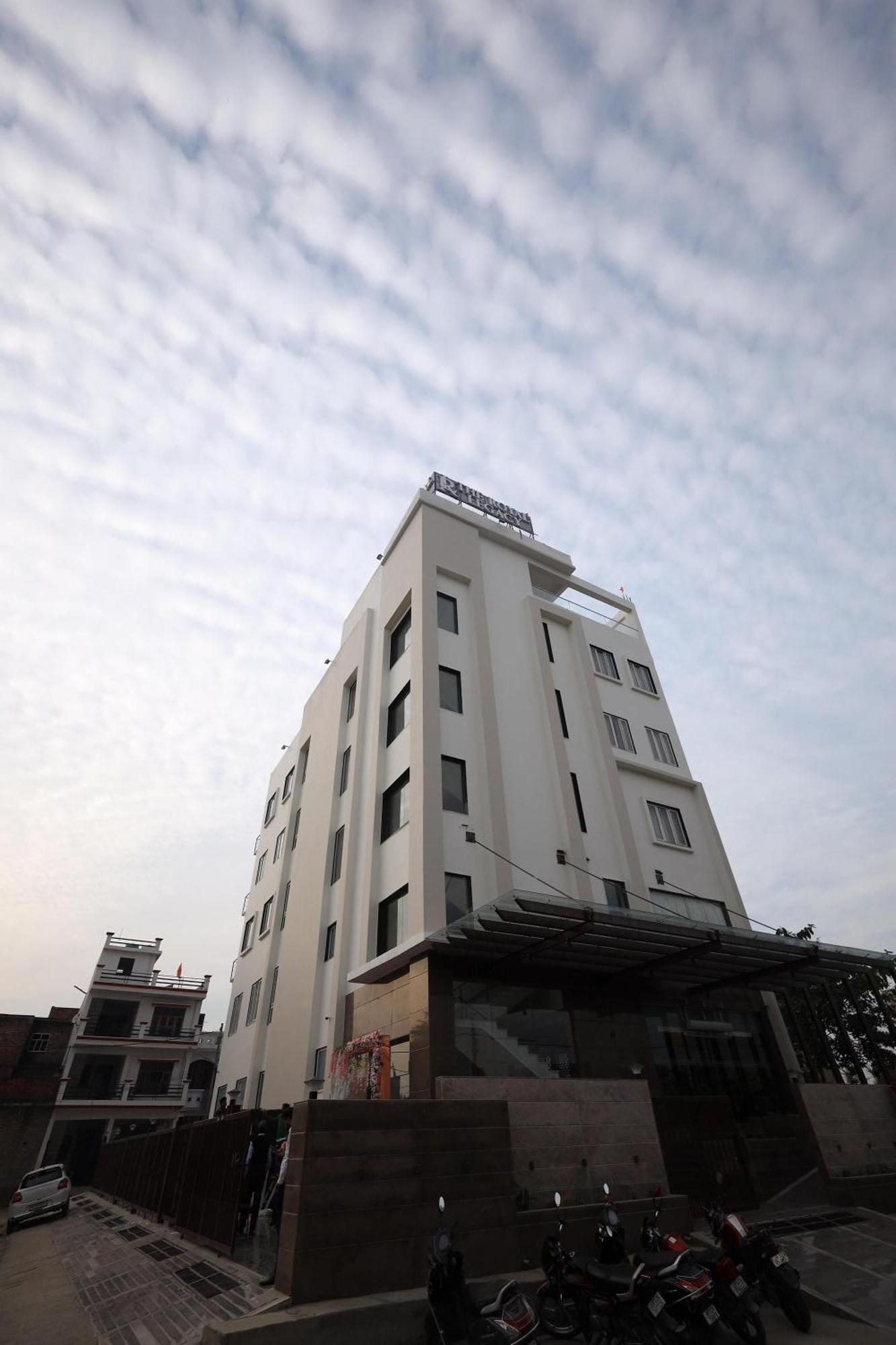 The Royal Legacy Hotel Lucknow Eksteriør billede