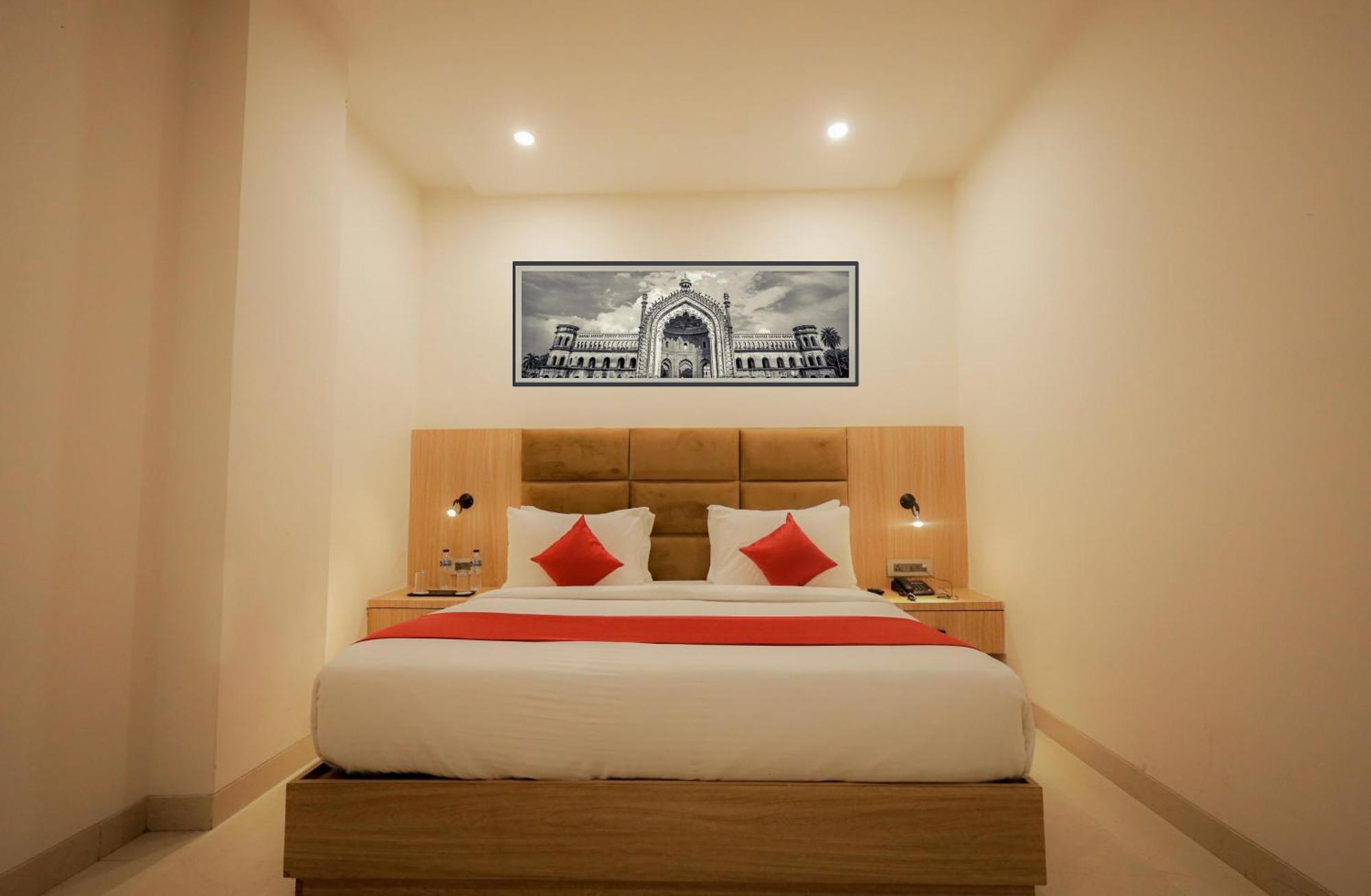 The Royal Legacy Hotel Lucknow Eksteriør billede