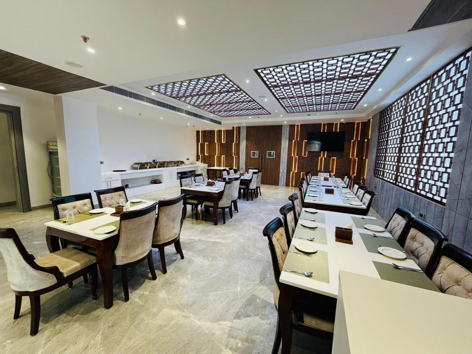 The Royal Legacy Hotel Lucknow Eksteriør billede