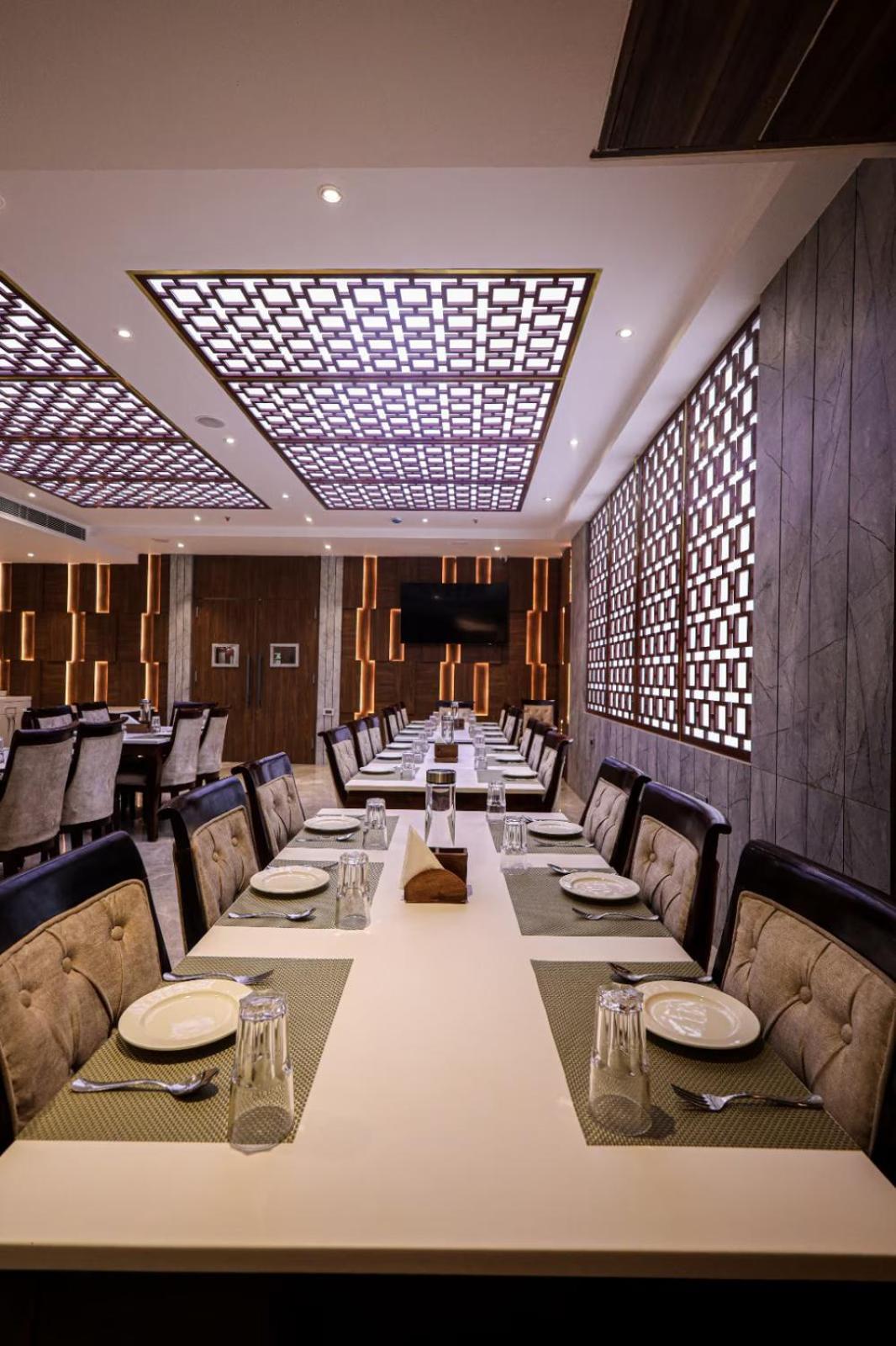 The Royal Legacy Hotel Lucknow Eksteriør billede