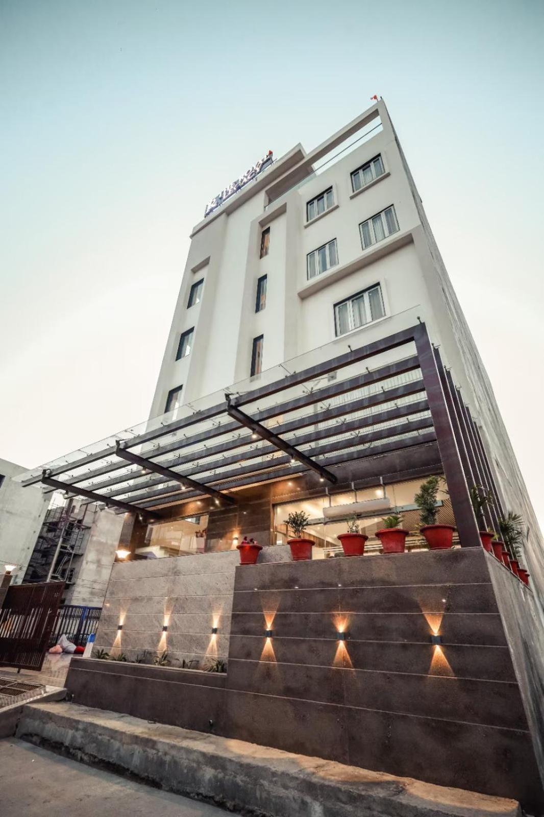 The Royal Legacy Hotel Lucknow Eksteriør billede