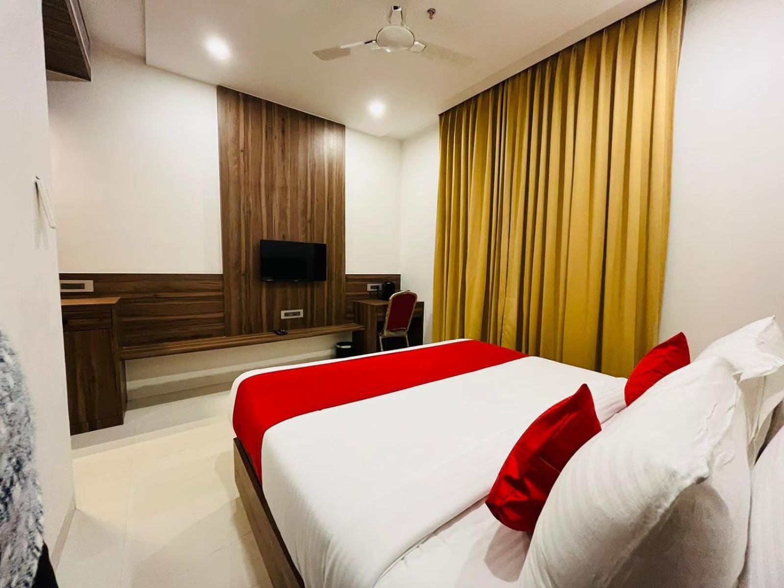 The Royal Legacy Hotel Lucknow Eksteriør billede