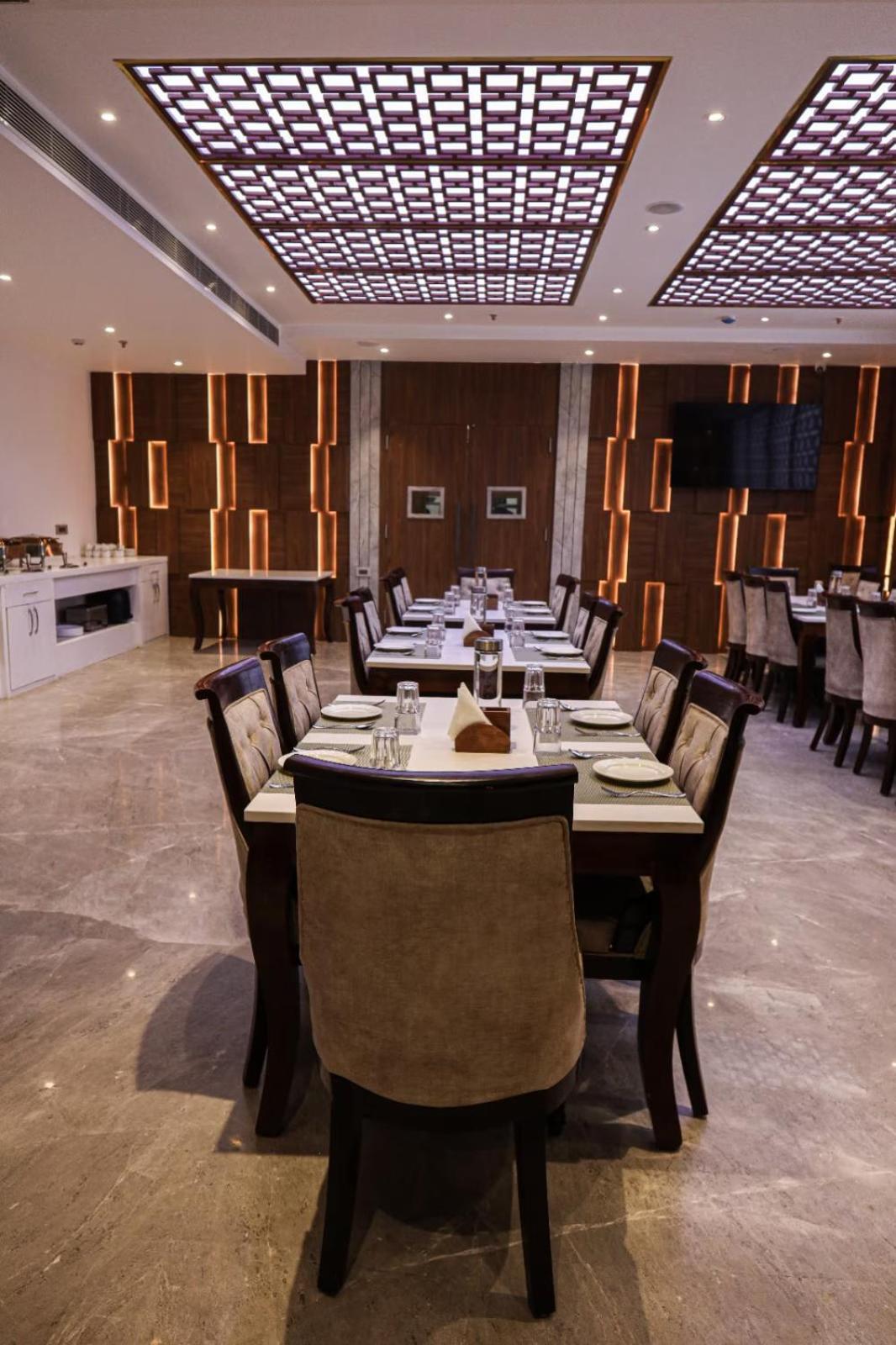 The Royal Legacy Hotel Lucknow Eksteriør billede