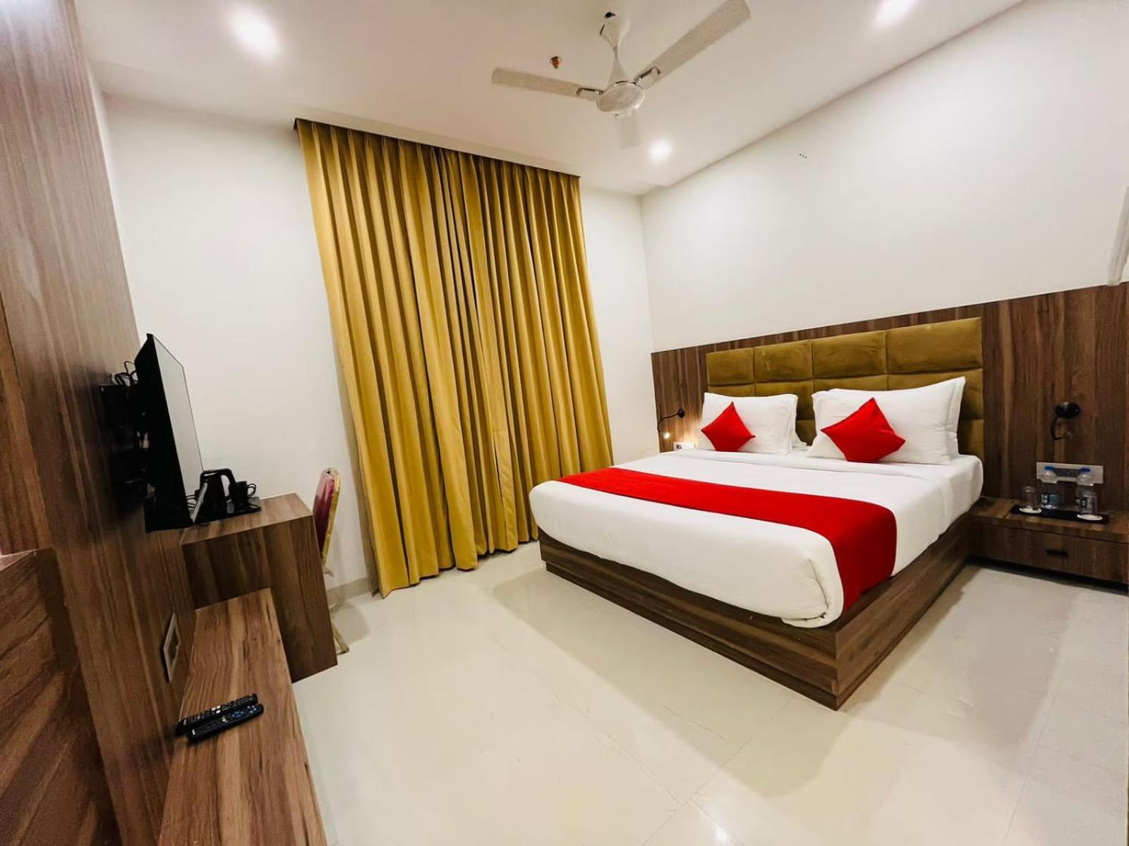 The Royal Legacy Hotel Lucknow Eksteriør billede
