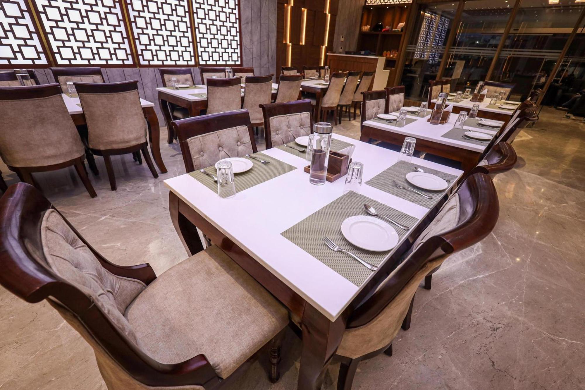 The Royal Legacy Hotel Lucknow Eksteriør billede
