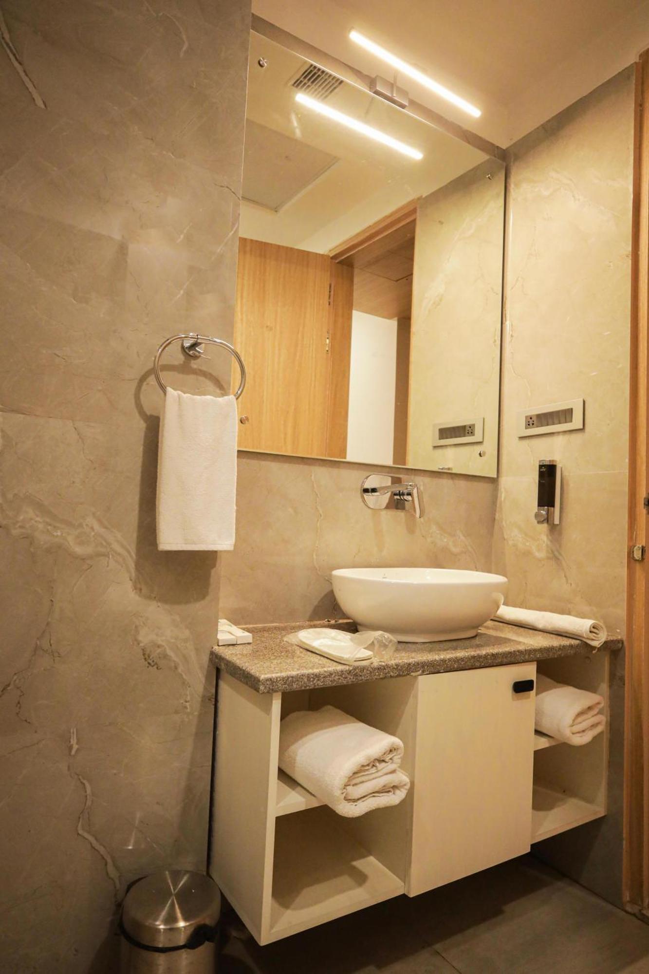 The Royal Legacy Hotel Lucknow Eksteriør billede
