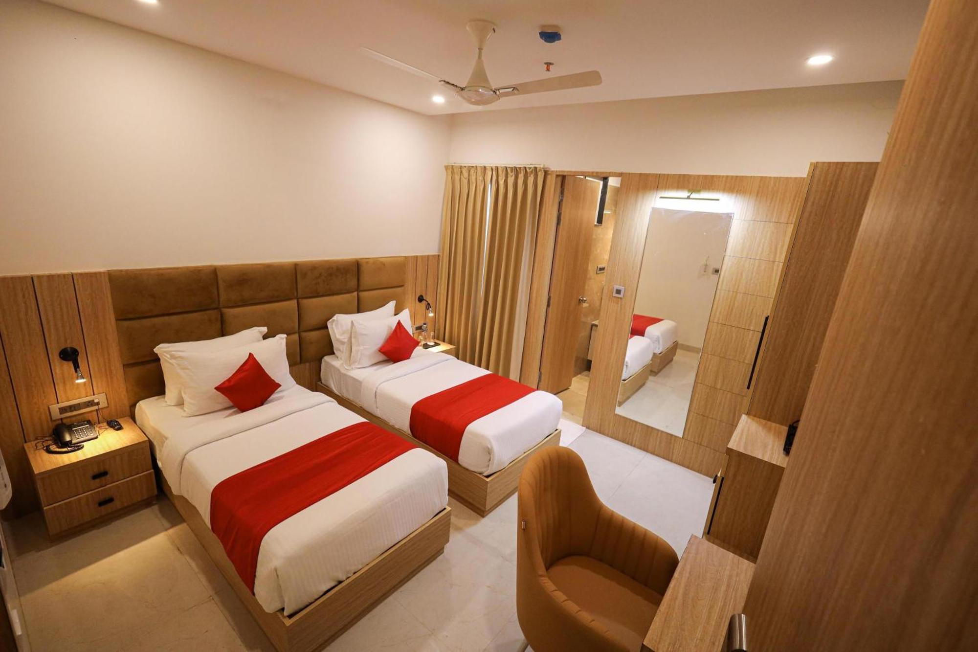 The Royal Legacy Hotel Lucknow Eksteriør billede