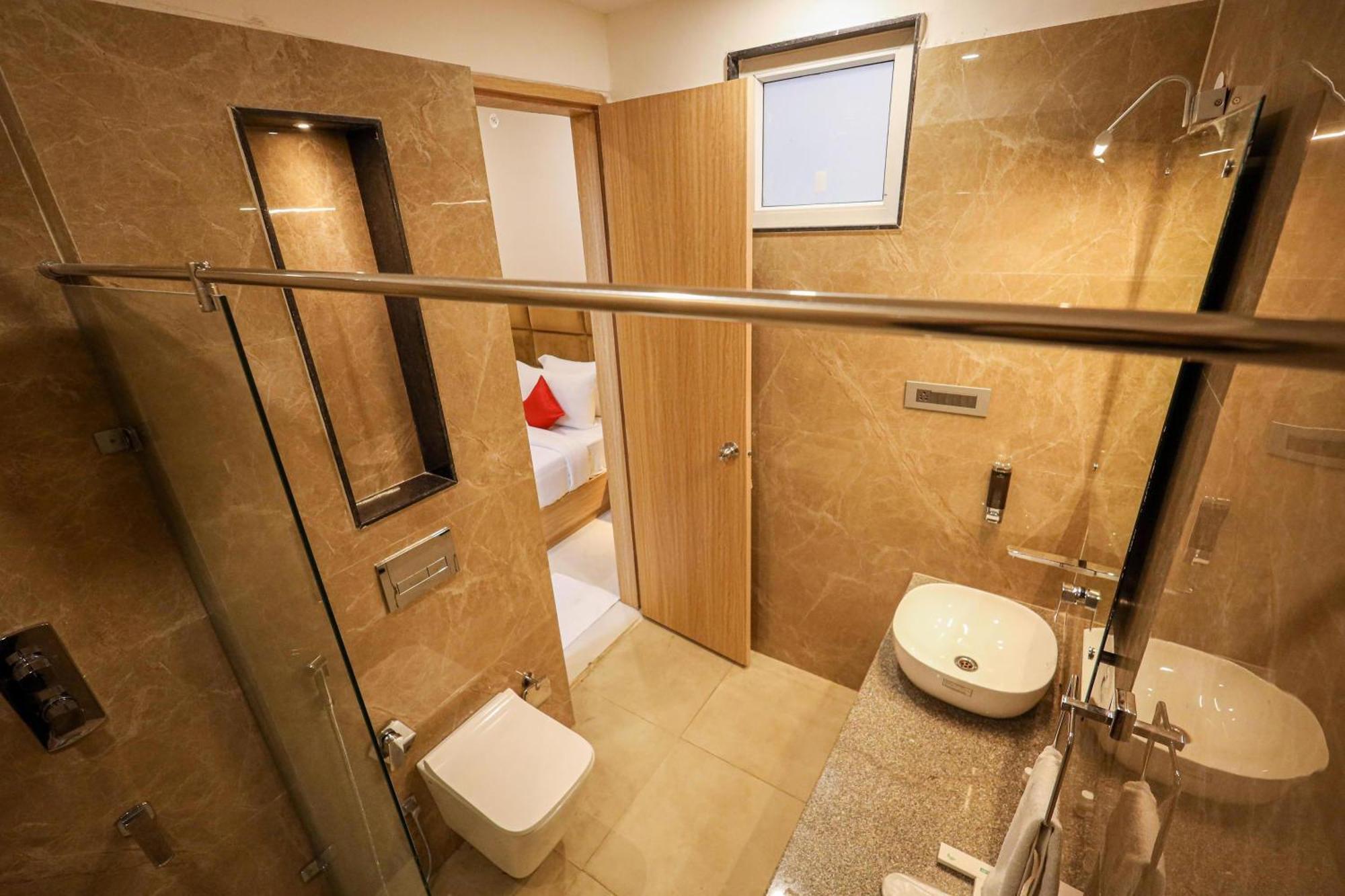 The Royal Legacy Hotel Lucknow Eksteriør billede