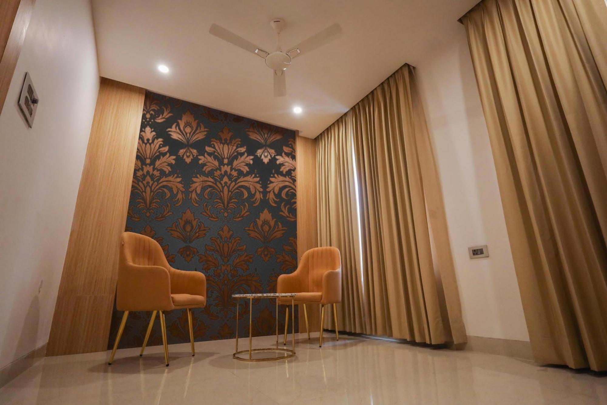 The Royal Legacy Hotel Lucknow Eksteriør billede
